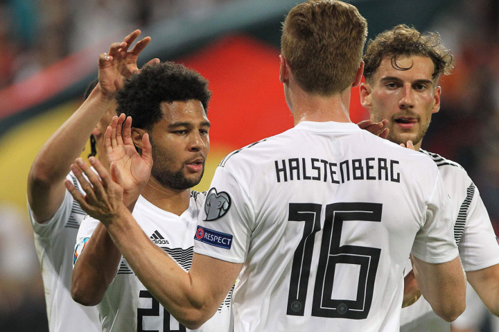 Memanfaatkan pertahanan Estonia yang rapuh, tuan rumah menggandakan keunggulan tujuh menit kemudian lewat Serge Gnabry.