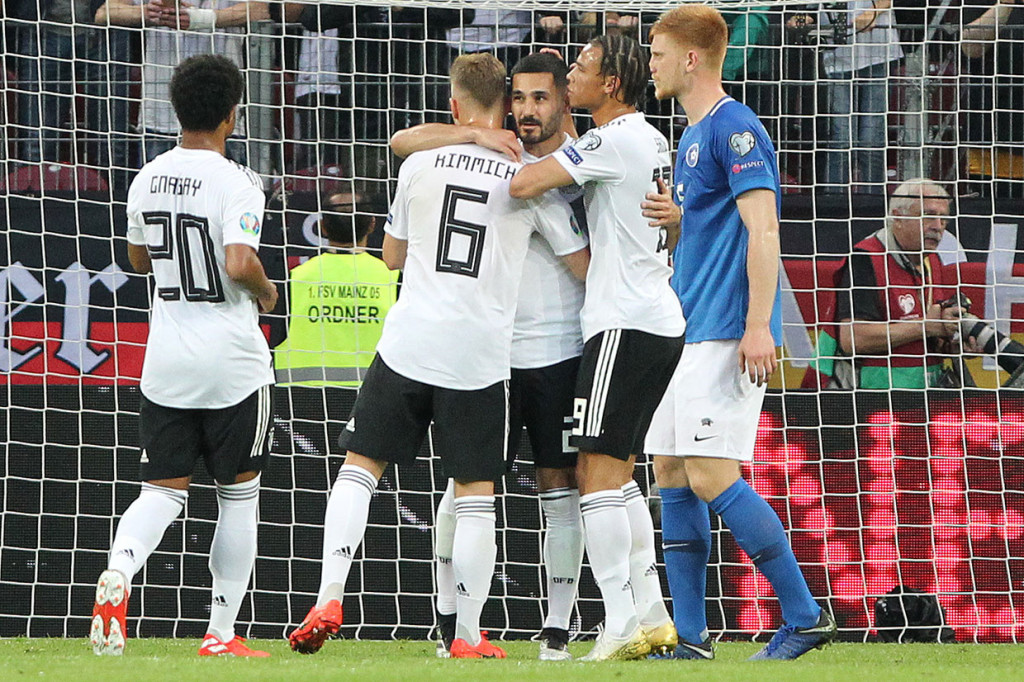 Penalti Ilkay Guendogan pada menit ke-26 mengubah skor menjadi 4-0.