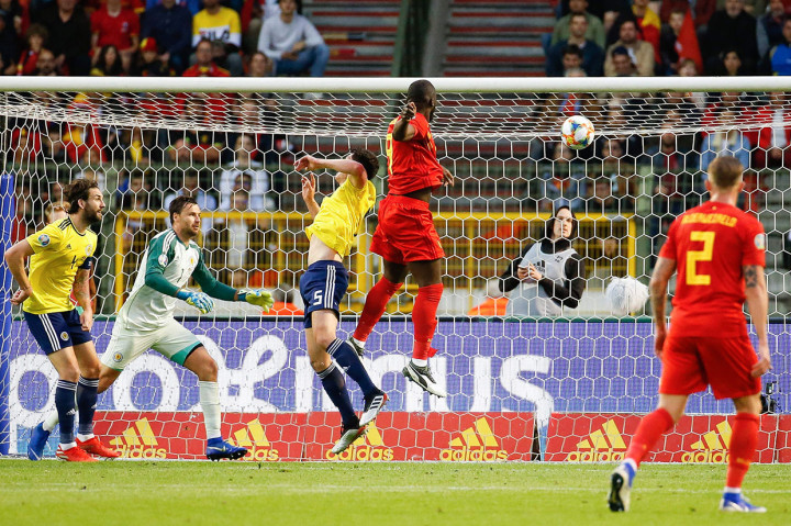 Pada akhir babak pertama Belgia baru mampu membuka keunggulan lewat tandukan Romelu Lukaku menyambut umpan lambung Eden Hazard.