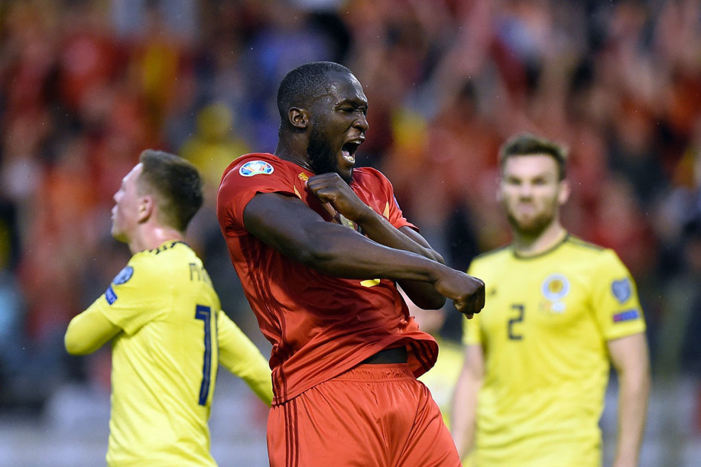 Pada menit ke-57 Lukaku kembali mencatatkan namanya di papan skor untuk membawa tuan rumah unggul 2-0.