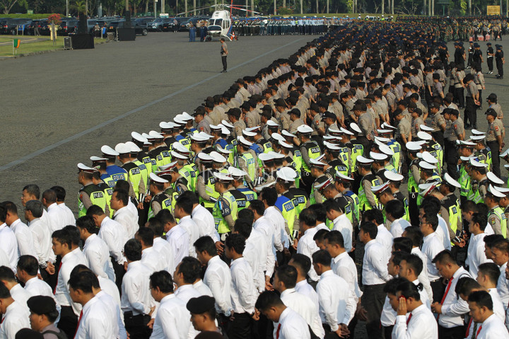 Aparat gabungan TNI-Polri mengikuti apel bersama di Lapangan Monas, Jakarta, Kamis, 13 Juni 2019. Apel digelar dalam rangka konsolidasi Operasi Ketupat 2019 dan pengamanan sidang gugatan Pilpres atau Perselisihan Hasil Pemilihan Umum (PHPU) di Mahkamah Konstitusi (MK). MI/Pius Erlangga