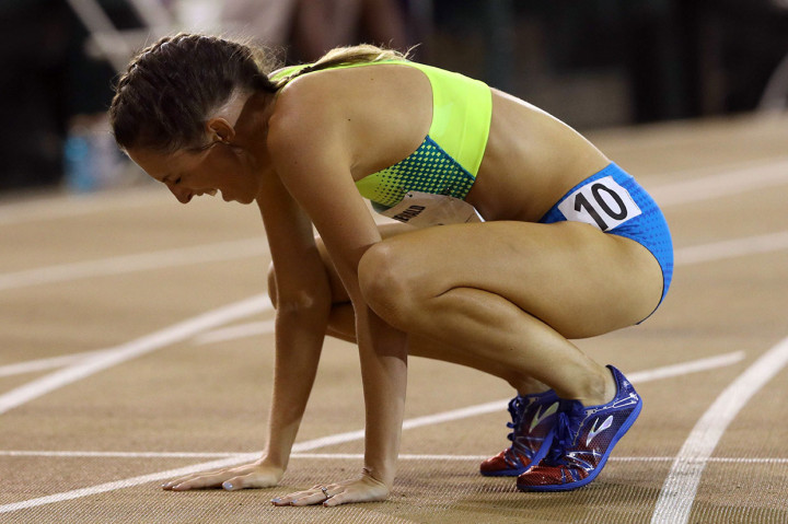 Gabriele Grunewald pertama kali didiagnosis dengan kanker kelenjar ludah yang langka pada 2009, setahun sebelum dia didiagnosis menderita kanker tiroid. Namun dia terus berlari di antara menjalani operasi dan perawatan, dan nyaris tidak mendapatkan tempat di Olimpiade 2012 setelah finis keempat di uji coba AS di 1.500m. Dia memenangkan medali emas 2014 Indoor Championship AS untuk 3.000 m.