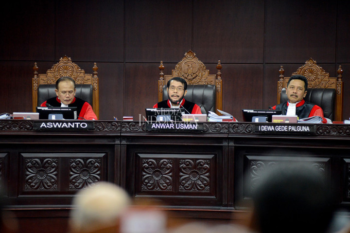 Ketua majelis hakim konstitusi juga memastikan bahwa seluruh majelis hakim konstitusi tidak dapat intervensi. Anwar Usman minta kepada pihak pemohon (kuasa hukum pasangan calon presiden dan calon wakil presiden nomor urut 02 Prabowo Subianto dan Sandiaga Uno, yang diketuai oleh Bambang Widjojanto), pihak termohon (kuasa hukum Komisi Pemilihan Umum RI), dan pihak terkait (tim kuasa hukum pasangan calon presiden dan calon wakil presiden nomor urut 01 Joko Widodo dan Ma'ruf Amin, yang diketuai Yusril Ihza Mahendra), dan dari Bawaslu.    