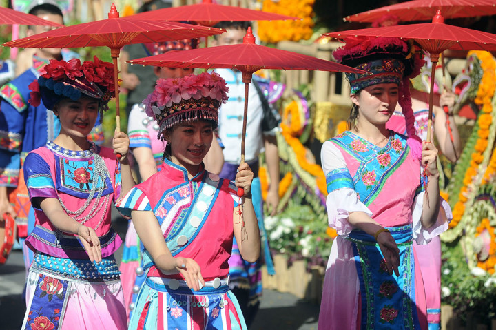 Selain peserta dari kabupaten dan kota yang ada di Provinsi Bali, pawai juga diikuti peserta dari luar daerah dan luar negeri. Tampak ikut berpawai penampilan kesenian tari Ga Guang dari Kota Kunming, Provinsi Yunnan, Republik Rakyat Tiongkok; Isosolo dari ISBI Tanah Papua; dan Musik Tong-Tong dari Kabupaten Sumenep, Provinsi Jawa Timur.
 Antara Foto/Fikri Yusuf