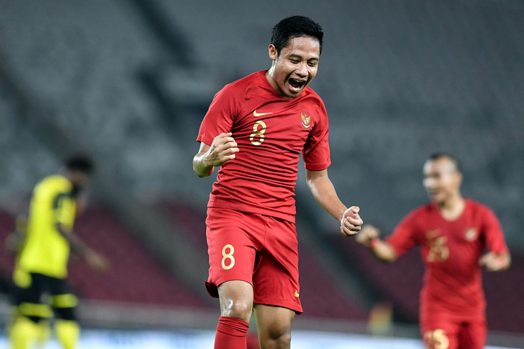 Evan Dimas melakukan selebrasi seusai mencetak gol kedua Indonesia ke gawang Vanuatu pada menit ke-19. Skor 2-0 bertahan hingga jeda. Antara Foto/Hafidz Mubarak A