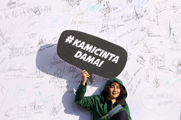 Setelah membubuhkan tanda tangan di papan yang telah disediakan, acara diakhiri dengan pembacaan deklarasi tolak kerusuhan yang diikuti peserta yang hadir. Berikut isi deklarasi tersebut, 'kami seluruh elemen masyarakat Sidoarjo sepakat dan bersikap menolak kerusuhan di Kabupaten Sidoarjo dan mendukung terciptanya situasi kamtibmas yang kondusif menuju Indonesia damai'.