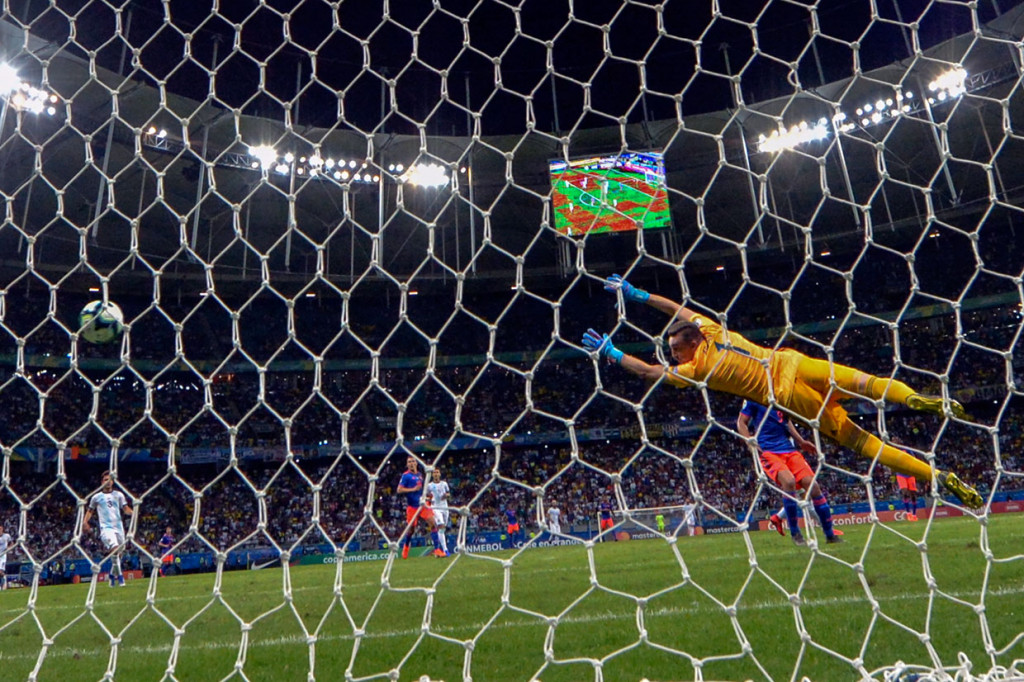 Setelah imbang tanpa gol di babak pertama, Kolombia memecah kebuntuan pada menit ke-71 lewat sepakan keras Roger Martinez.