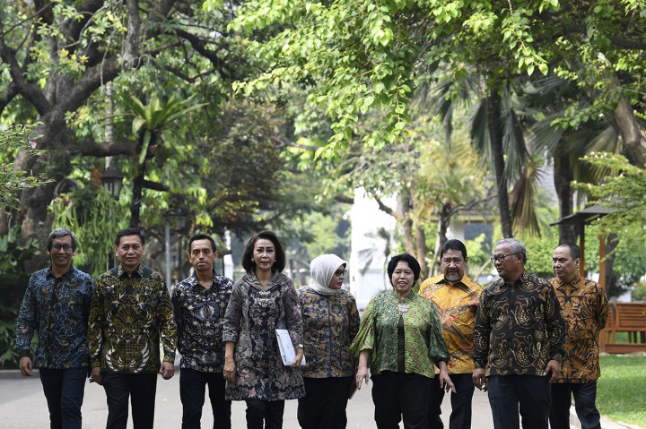 Seluruh anggota hadir, yakni Yenti Ganarsih (ketua), Indriyanto Senoadji (wakil ketua), Harkristuti Harkrisnowo, Hamdi Moeloek, Marcus Priyo, Hendardi, Al Araf, Diani Sadia, serta Mualimin Abdi.