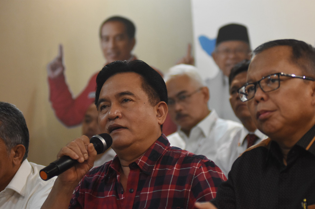Tim kuasa hukum TKN dalam keterangannya menyikapi dalil-dalil bukti yang disampaikan Tim penasehat Hukum BPN Prabowo-Sandi pada sidang perselisihan hasil pemilihan umum (PHPU) Jum'at lalu. Antara Foto/Indrianto Eko Suwarso
