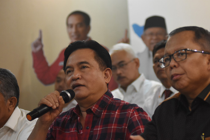 Tim kuasa hukum TKN dalam keterangannya menyikapi dalil-dalil bukti yang disampaikan Tim penasehat Hukum BPN Prabowo-Sandi pada sidang perselisihan hasil pemilihan umum (PHPU) Jum'at lalu. Antara Foto/Indrianto Eko Suwarso