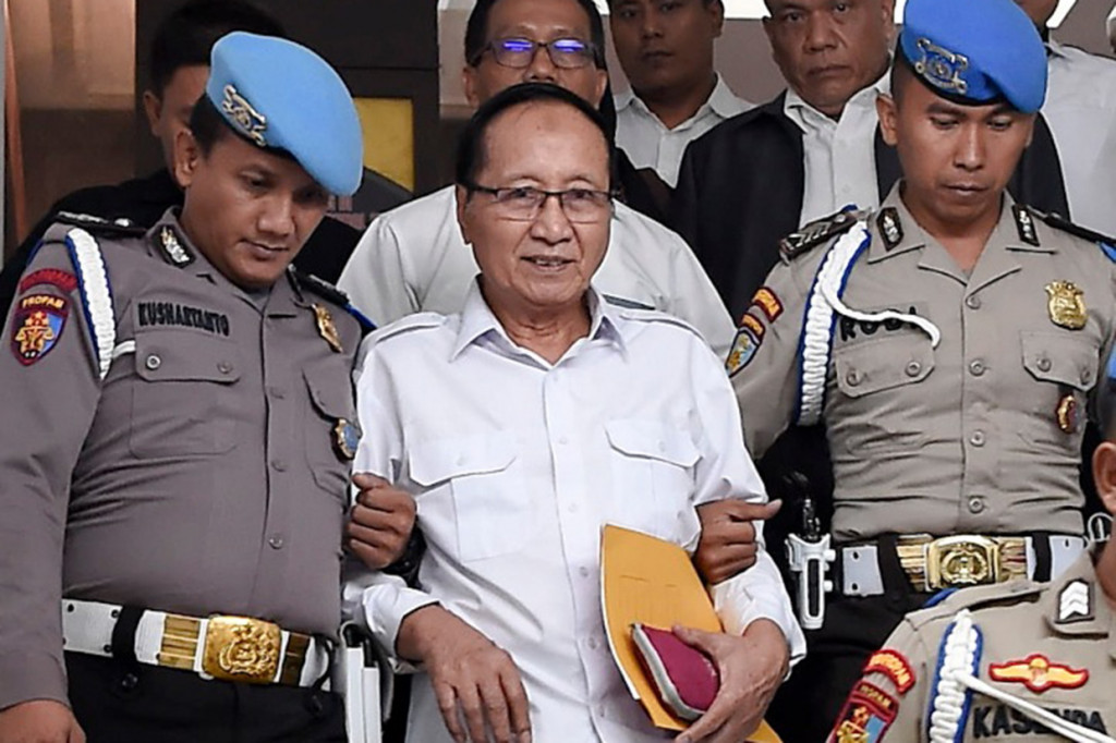 Ditemui dalam kesempatan yang sama, Kabid Humas Polda Metro Jaya Kombes Argo Yuwono mengatakan, pemeriksaan Sofyan dihentikan sementara dengan alasan sakit.