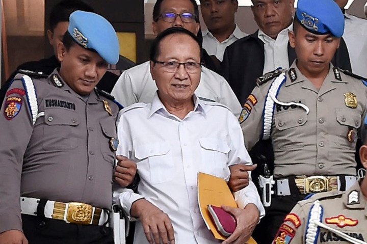 Ditemui dalam kesempatan yang sama, Kabid Humas Polda Metro Jaya Kombes Argo Yuwono mengatakan, pemeriksaan Sofyan dihentikan sementara dengan alasan sakit.