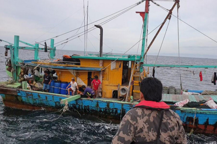 Penangkapan atas kapal PKFA 7751 yang diawaki empat orang berkewarganegaraan Myanmar ini dilakukan saat mereka sedang melakukan kegiatan penangkapan ikan tanpa izin (illegal fishing) di perairan Selat Malaka, sekitar 1 mil laut masuk perairan Indonesia. Saat ditangkap, kapal menggunakan alat tangkap terlarang trawl dan tidak mengibarkan bendera negara apa pun. Namun, setelah dilakukan pemeriksaan dokumen, diketahui bahwa kapal tersebut merupakan kapal asal Malaysia.