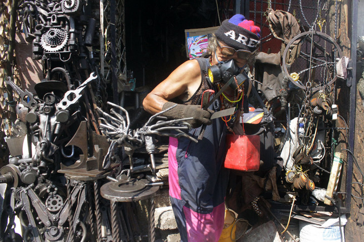 Sumarsono, yang dijuliki 'Man of Steel' telah dikenal bukan hanya seniman dalam negeri, namun juga tenar di luar negeri. Karyanya telah tersebar di berbagai negara di Asia, Afrika, Australia, maupun Eropa. Karya seninya dia buat dari besi bekas yang diperoleh dari pasar loak.