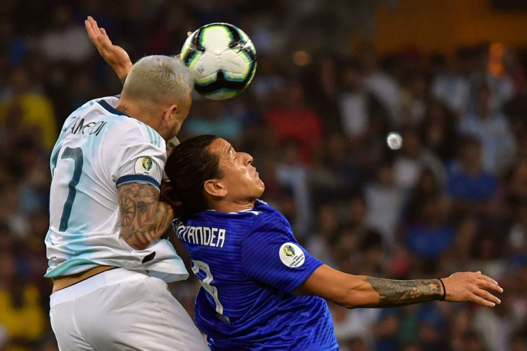 Sementara barisan pertahanan Argentina juga bermain disiplin sehingga sulit ditembus para pemain Paraguay.