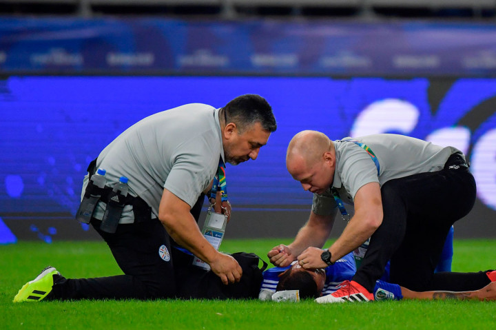 Pada menit ke-10 terjadi insiden benturan kepala antarpemain yang mengakibatkan pelipis pemain depan Paraguay Derlis Gonzalez robek dan mengeluarkan darah. Gonzalez sempat mendapatkan perawatan dan kemudian dapat melanjutkan pertandingan.