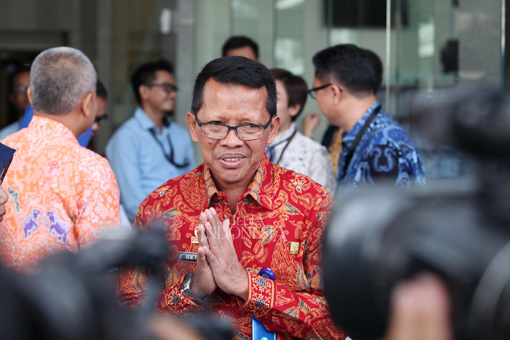 Direktur Pelayanan Tahanan dan Pengelolaan Benda Sitaan Negara dan Barang Rampasan Negara pada Direktorat Jenderal Pemasyarakatan, Kementerian Hukum dan HAM, Heni Yuwono memberikan keterangan kepada pers di Gedung KPK, Jakarta.