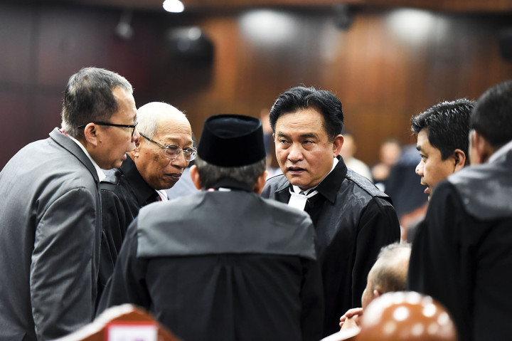 Kuasa hukum Tim Kampanye Nasional (TKN) pasangan Calon Presiden dan Calon Wakil Presiden nomor urut 01 saat mengikuti sidang lanjutan Perselisihan Hasil Pemilihan Umum (PHPU) presiden dan wakil presiden di gedung Mahkamah Konstitusi, Jakarta.