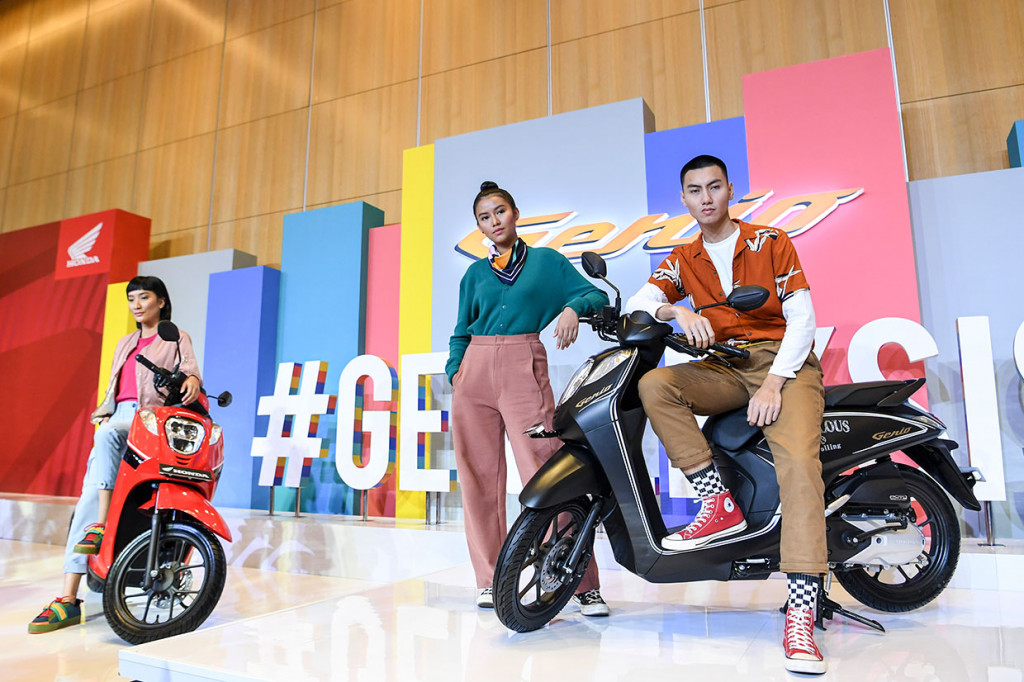 PT Astra Honda Motor memperkenalkan skuter matik (skutik) Honda Genio dengan mesin eSP 110cc dan rangka berteknologi eSAF (enhanced Smart Architecture Frame) yang didesain untuk generasi muda Indonesia.