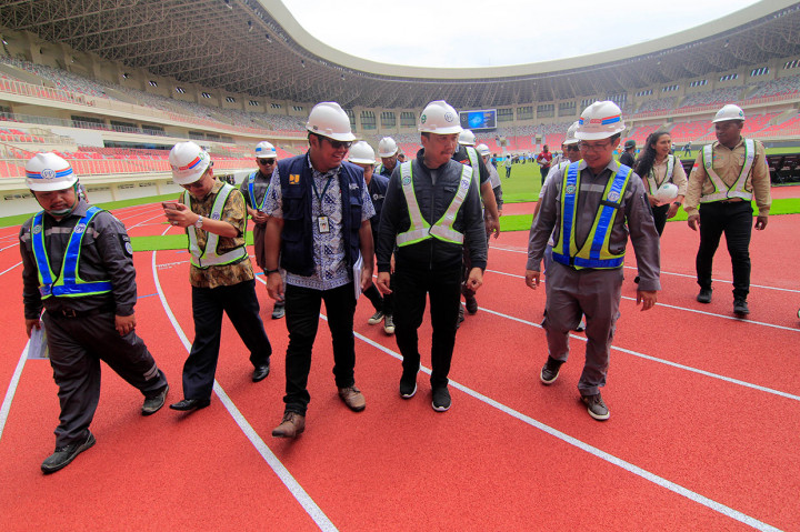 Selain mencoba rumput lapangan, Menpora juga meninjau lokasi pertandingan yang berada di komplek Stadion Papua Bangkit yaitu Istora Papua Bangkit dan kolam akuatik. Keduanya saat ini masih dalam tahap pembangunan. 