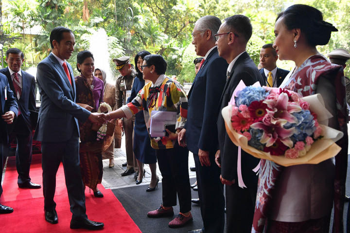 Serangkaian agenda telah menanti Presiden di hari pertama kunjungan ini. Di antaranya, pertemuan bilateral dengan Perdana Menteri Thailand, State Counsellor Myanmar, dan Perdana Menteri Vietnam yang akan dilaksanakan sebelum pelaksanaan KTT ASEAN ke-34 di Bangkok. Antara/Puspa Perwitasari