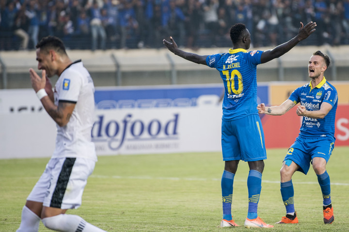 Persib sempat unggul 1-0 berkat gol penalti Ezechiel Ndouassel pada menit ke-79. Madura United berhasil menyamakan skor 1-1 berkat Zulfiandi pada menit 89.