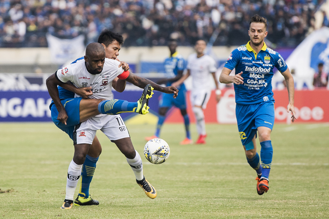 Gbmxan3n Persib Ditahan Imbang Madura United 1 1