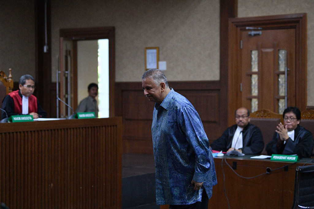 Sofyan Basir didakwa membantu memfasilitasi Eni Maulani Saragih dan Idrus Marham untuk menemui dan menerima suap dari Johanes Budisutrisno Kotjo. Bantuan yang diberikan mantan Direktur Utama PT PLN (Persero) itu berkaitan dengan proyek PLTU Riau-1.