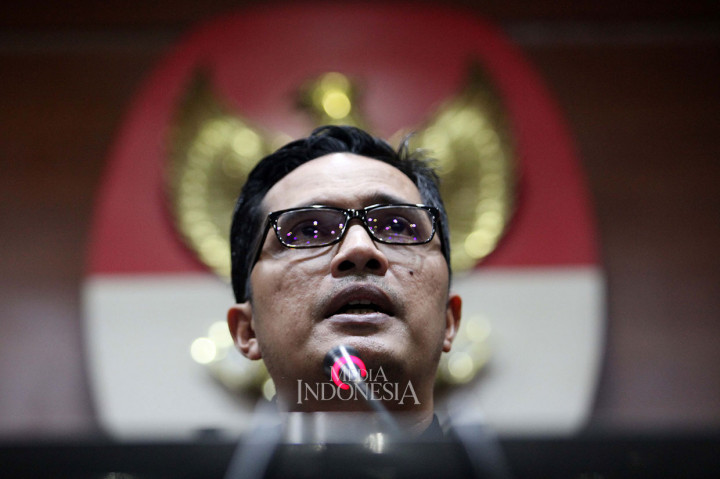 KPK kembali menetapkan Bupati Bogor periode 2009-2014, Rachmat Yasin sebagai tersangka dari pengembangan perkara dugaan korupsi pemotongan uang dari beberapa Satuan Kerja Perangkat Daerah (SKPD) sebesar Rp8.931.326.223, serta penerimaan gratifikasi berupa tanah seluas 20 hektare di Jonggol dan mobil Toyota Velfire senilai Rp825.000.000. MI/Rommy Pujianto