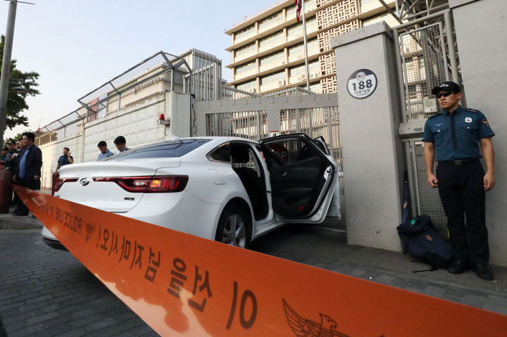 Pengemudi mobil langsung ditangkap di tempat kejadian. Belum diketahui identintas pelaku, namun hanya disebut bahwa pria tersebut berusia sekitar 40 tahun.