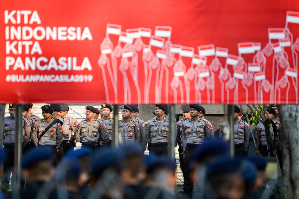 Sebanyak 47 ribu aparat gabungan dari kepolisian, TNI dan pemerintah daerah disiagakan untuk mengamankan objek-objek vital di Ibu Kota, DKI Jakarta menjelang putusan perselisihan hasil pemilihan umum (PHPU) oleh Mahkamah Konstitusi. Khusus untuk pengamanan di lingkungan dan Gedung MK, terdapat sebanyak 13.747 personel gabungan TNI-Polri.