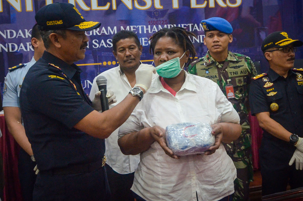 Methamphetamine alias sabu tersebut diselundupkan di pakaian dalamnya saat mendarat di Bandara Husein Sastranegara.