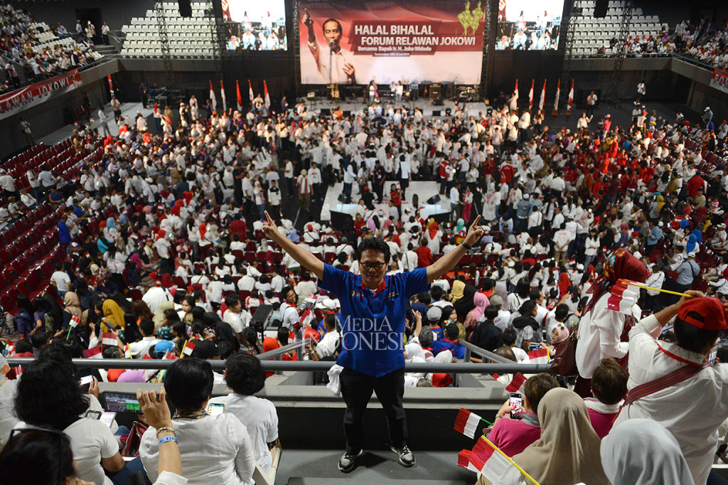 Seribuan relawan hadir dalam halal bihalal Forum Relawan Jokowi di Tenni Indoor Senayan, Jakarta.