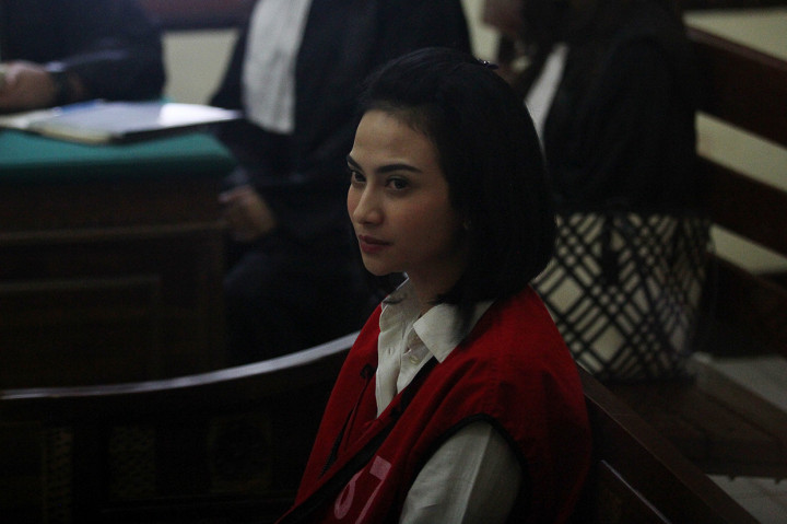 Majelis hakim menjatuhkan vonis terhadap Vanessa Angel dengan hukuman lima bulan penjara.
