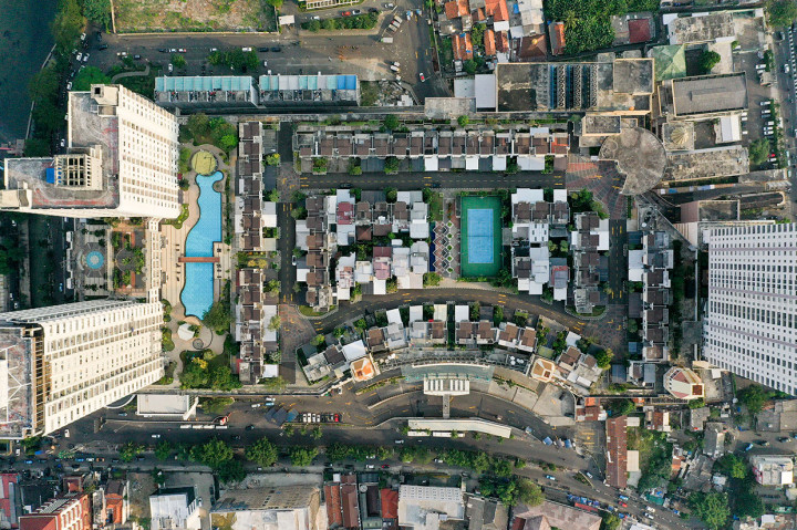 Foto aerial suasana perumahan mewah yang berada di atas Mal Thamrin City, Jakarta, Rabu, 26 Juni 2019.