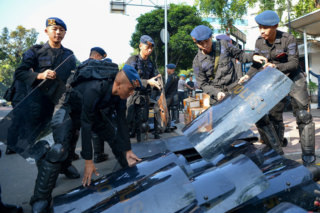 Personel Brimob Polri bersiap melakukan pengamanan di sekitar Gedung Mahkamah Konstitusi (MK), Jakarta, Kamis, 27 Juni 2019.