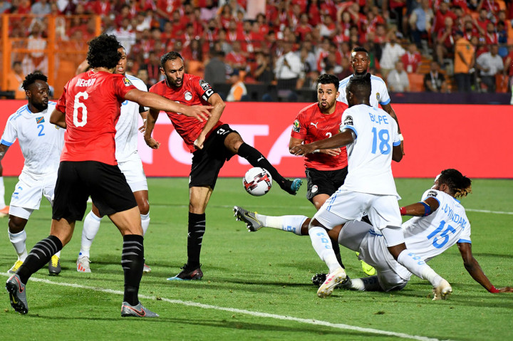 Tuan rumah akhirnya berhasil memecah kebuntuan pada menit ke-25 lewat sontekan kapten tim Ahmed Elmohamady memanfaatkan kemelut di depan gawang Kongo.