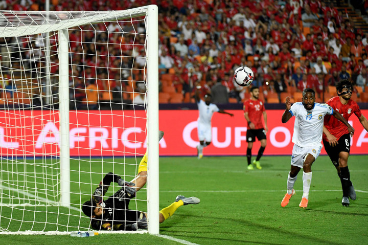 Di babak kedua Kongo yang mengejar defisit dua gol terus menekan sepanjang pertandingan. Namun berkat penampilan gemilang kiper Mesir Mohamed El Shenawy, tidak ada gol yang tercipta hingga laga usai.