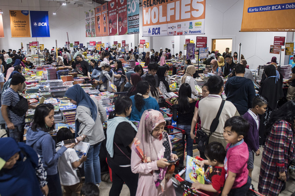 engunjung memadati lokasi pameran buku Big Bad Wolf di Kota Baru Parahyangan, Kabupaten Bandung Barat, Jawa Barat.