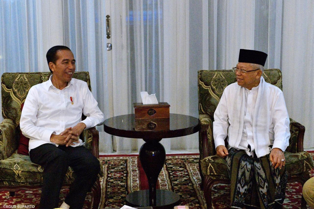 Jokowi menghabiskan waktu hamlir 15 menit di dalam rumah Ma'ruf Amin. Setpres/Agus Suparto