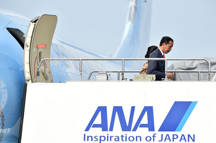 Pesawat Kepresidenan RI 1 yang membawa Presiden Jokowi mendarat di Bandara Internasional Kansai Osaka Jepang sekitar pukul 07.30 waktu setempat atau pukul 05.30 WIB (terdapat selisih waktu 2 jam, atau waktu Osaka lebih cepat 2 jam dibanding Jakarta).        