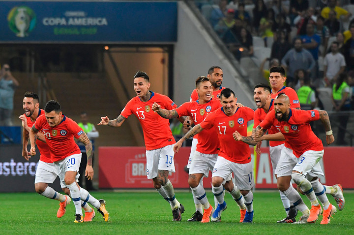 Bagi Chile, kemenangan tersebut membuat harapan untuk mempertahankan trofi Copa America yang kedua kalinya semakin besar.