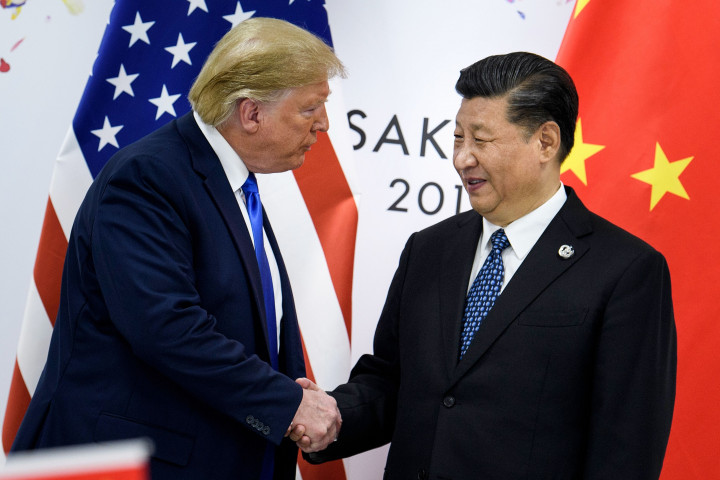 Presiden Tiongkok Xi Jinping bertemu dengan Presiden AS Donald Trump di sela-sela KTT G20 di Osaka, Sabtu, 29 Juni 2019. Keduanya sepakat memulai kembali perundingan perdagangan Tiongkok-AS yang bermasalah.
