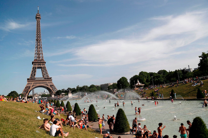 Suhu di Prancis pada 28 Juni mencapai rekor tertinggi yaitu 45,9 derajat Celcius, tercatat di Gallargues-le-Montueux, sebuah desa di bagian selatan Gard dekat Montpellier, memecahkan rekor berurutan yang ditetapkan pada hari sebelumnya.