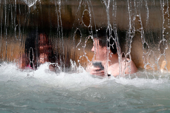 Rekor baru ini membuat Prancis menjadi negara ketujuh di Eropa yang telah mencatat suhu di atas 45 derajat, bersama dengan Bulgaria, Portugal, Italia, Spanyol, Yunani, dan Makedonia Utara.