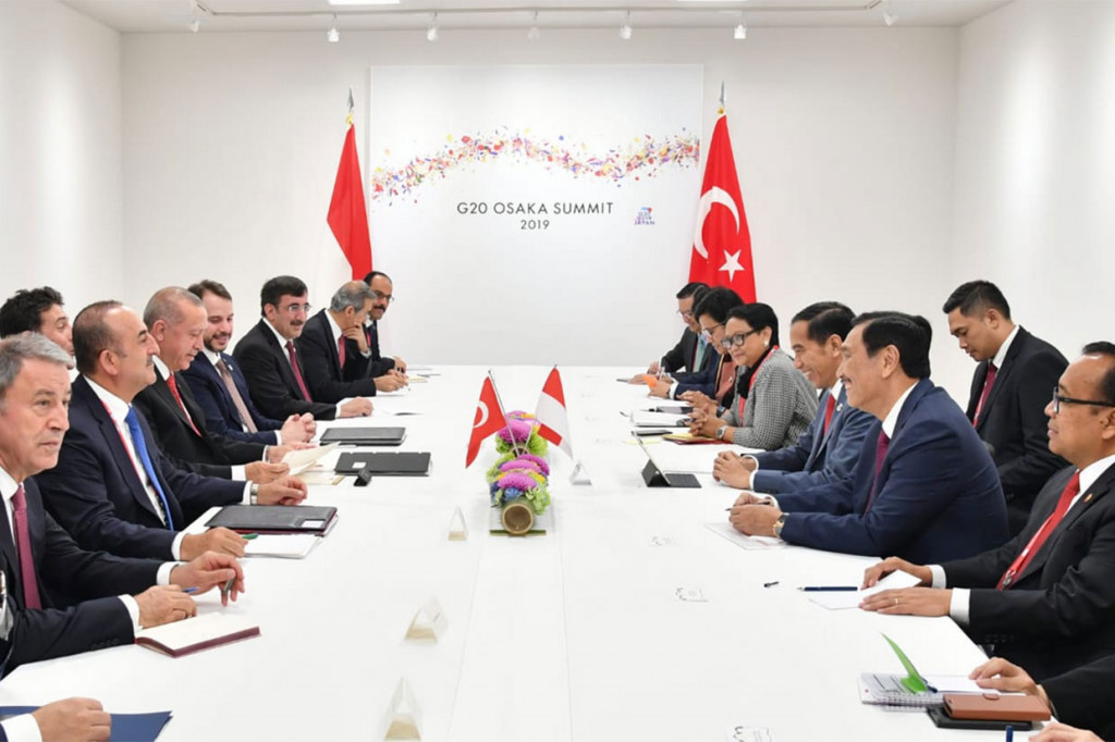 Presiden Erdogan adalah salah satu Kepala Negara yang pertama kali menelepon Presiden Widodo untuk menyampaikan ucapan selamat setelah hasil 'quick count' diumumkan.    