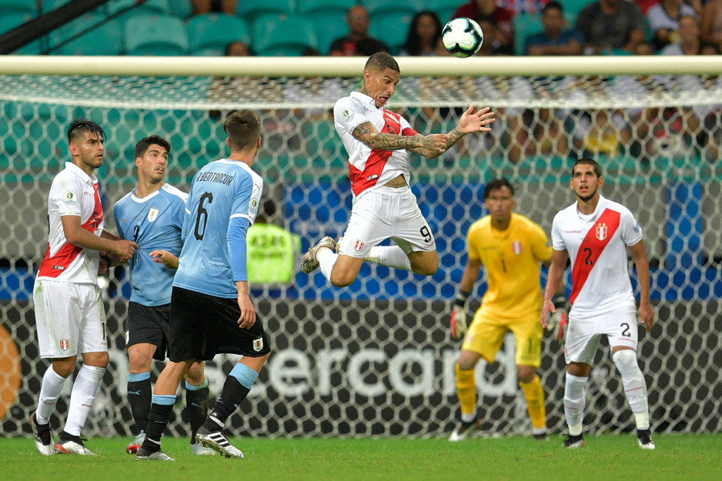 Babak adu penalti dilakukan seusai laga Uruguay vs Peru berakhir imbang tanpa gol selama 90 menit. Afp Photo/Raul Arboleda