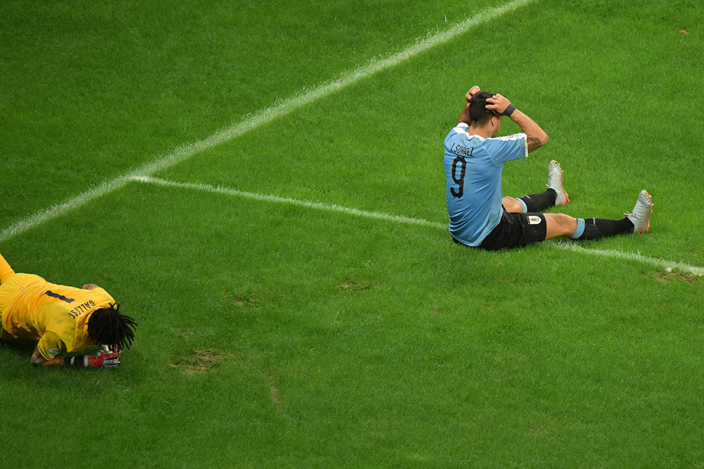 Satu-satunya eksekutor yang gagal adalah Luis Suarez karena sepakannya diamankan Pedro Gallese. Afp Photo/Luis Acosta