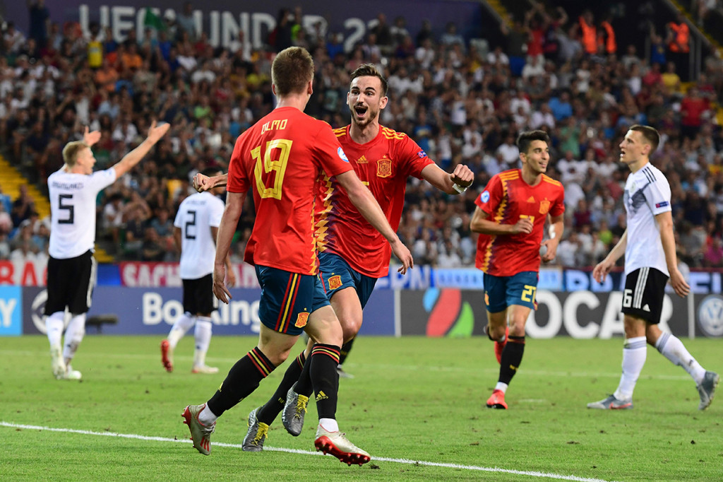 Di babak kedua, Spanyol bisa menjauhkan keunggulan. Dani Olmo yang membawa tim asuhan Luis de la Fuente memimpin dengan skor 2-0. 