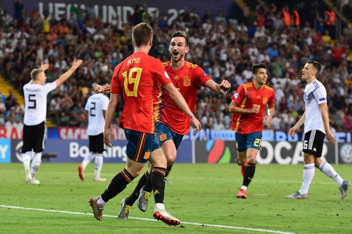 Di babak kedua, Spanyol bisa menjauhkan keunggulan. Dani Olmo yang membawa tim asuhan Luis de la Fuente memimpin dengan skor 2-0. 